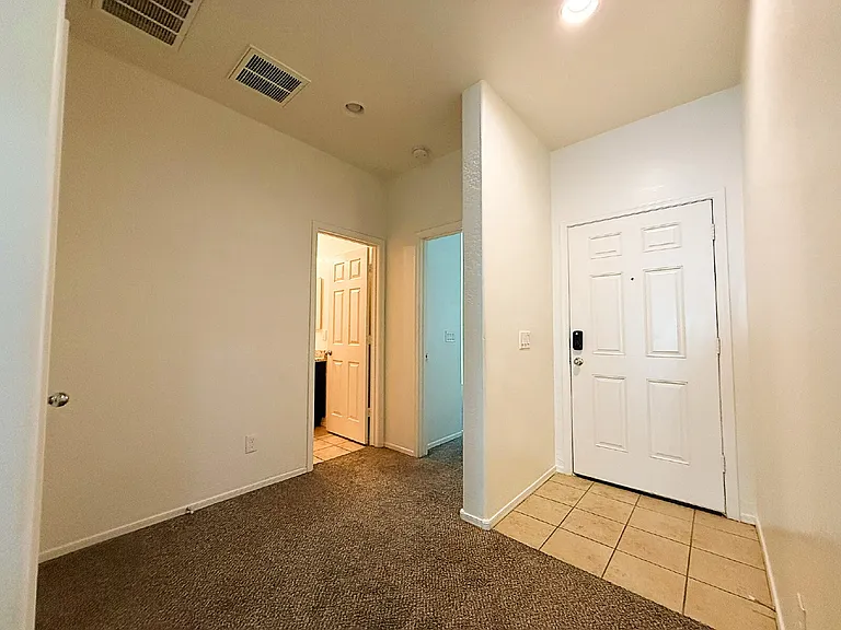 6218 W Laurie Ln — Photo 5