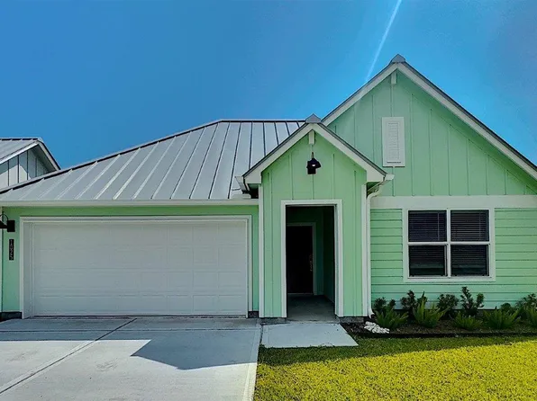 1025 Saint Croix Dr, Rockport, TX 78382