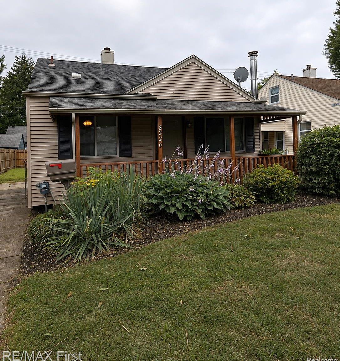2220 Rowland Ave, Royal Oak, MI 48067