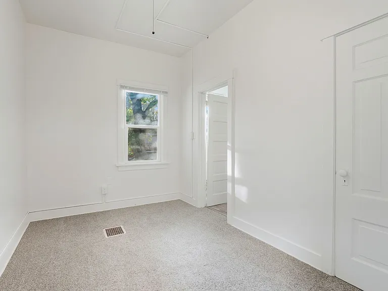 615 W 6th Ave — Photo 15