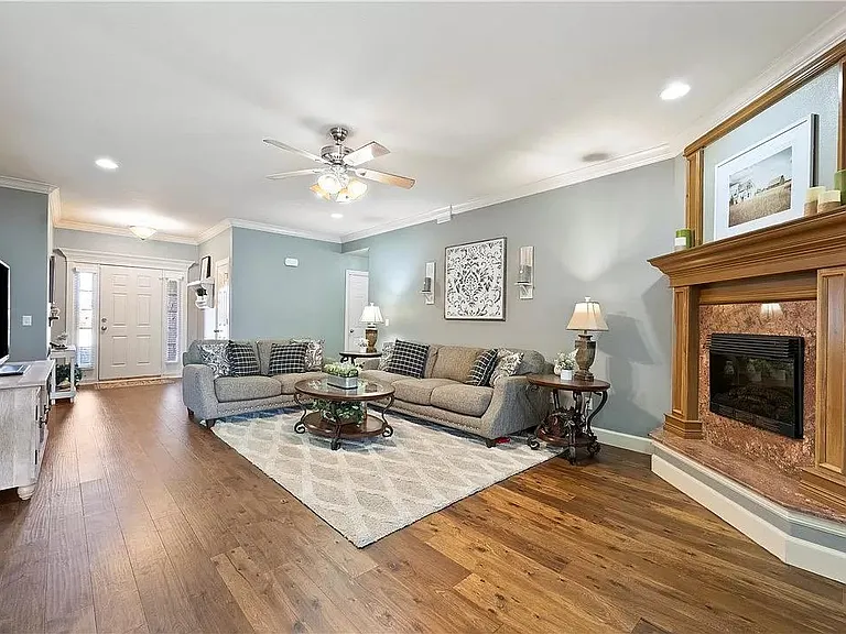1200 Medway Ln — Photo 2