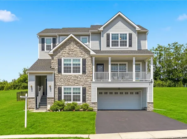 5052 Bellflower Dr, Schnecksville, PA 18078