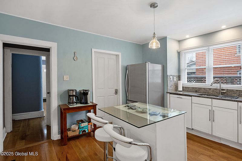 5th image of 212 Circular Street