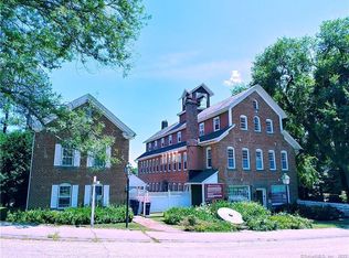 8 Holley St, Lakeville, CT 06039