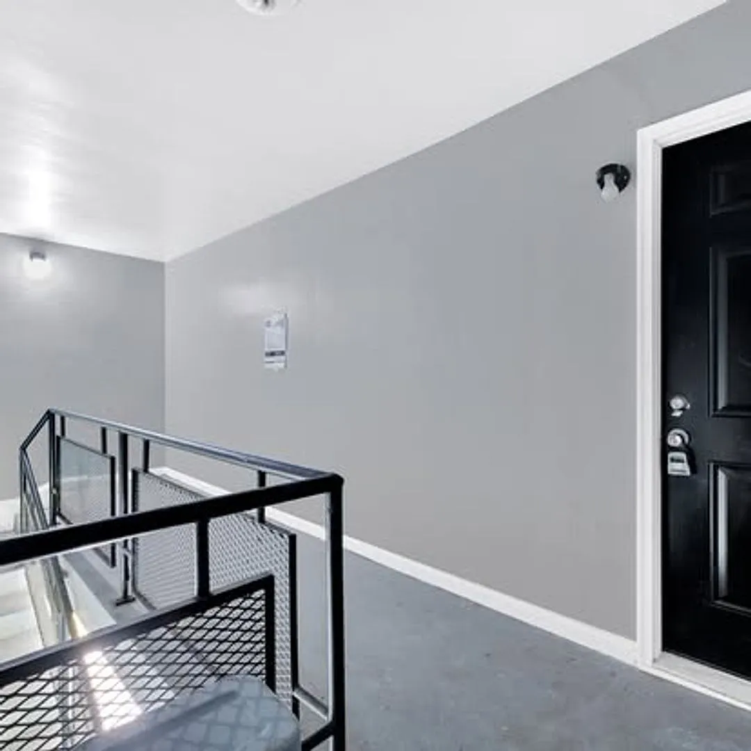 642 Dresden Drive — Photo 2