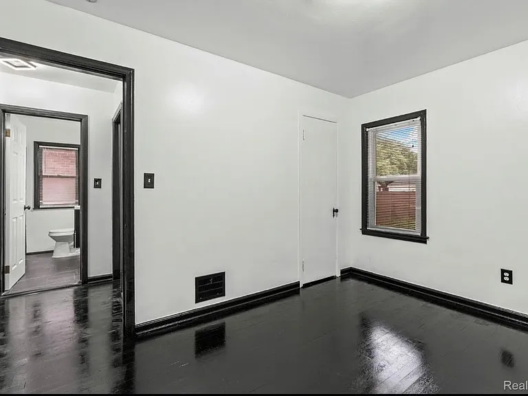 10609 Stratman St — Photo 4