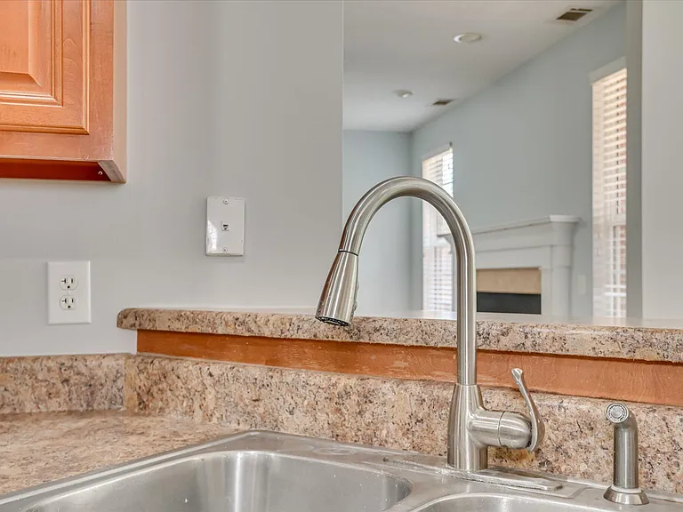 158 Kenilworth Dr — Photo 16