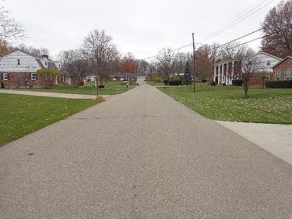 4th image of 8927 Meadow View Dr
