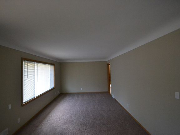 3rd image of 2860 Grand St NE