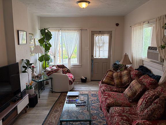 3rd image of 564 N Wall St