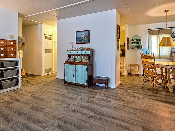 3rd image of 252 Farland Dr