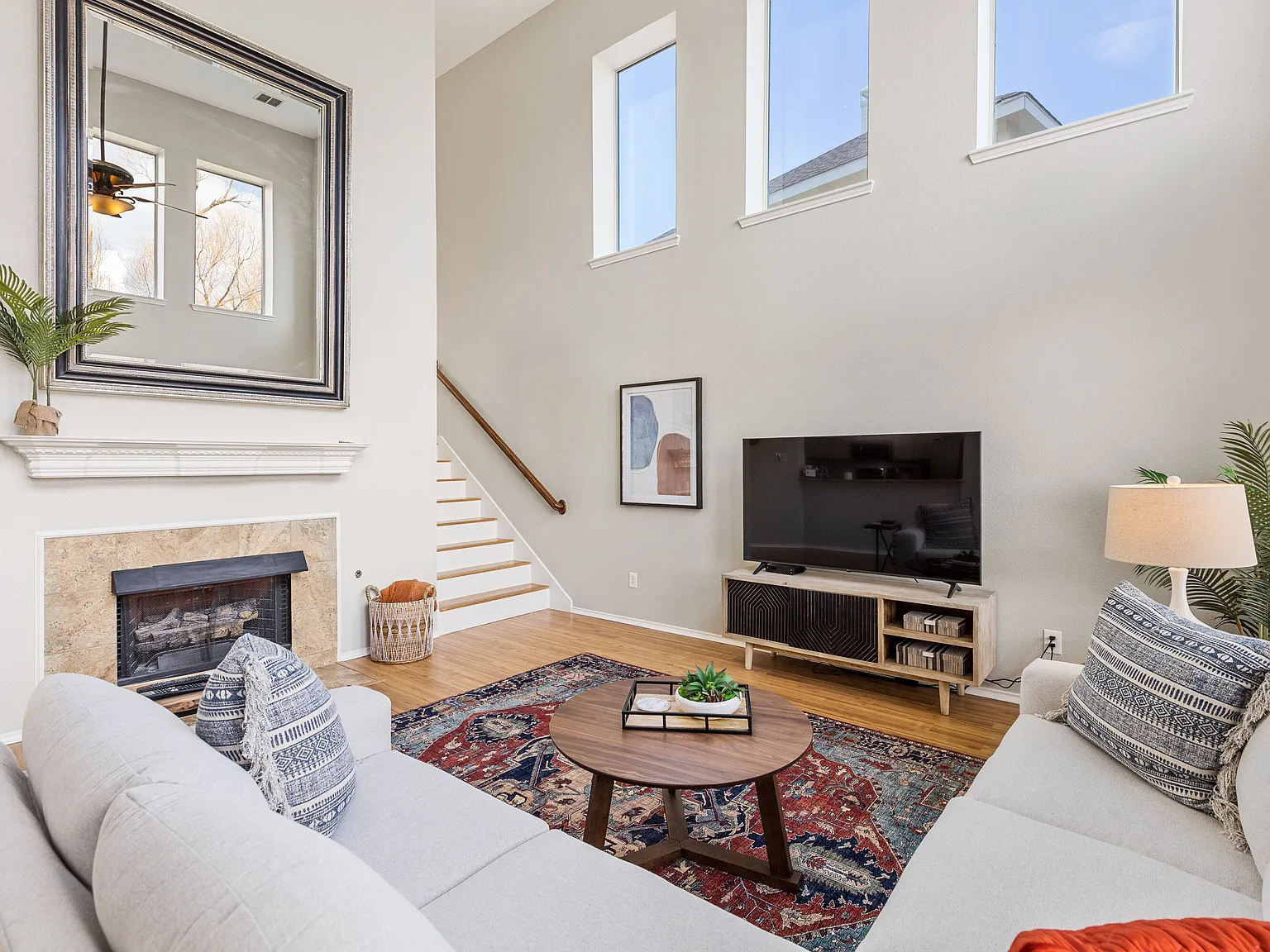 4 bed, 3.5 bath, 3409 sqft, $8,294 — Photo 3