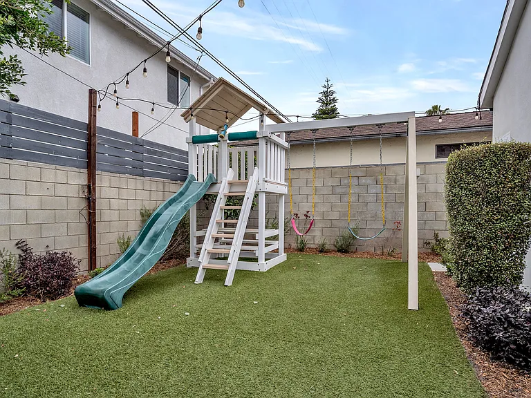 6647 W 82nd St — Photo 40