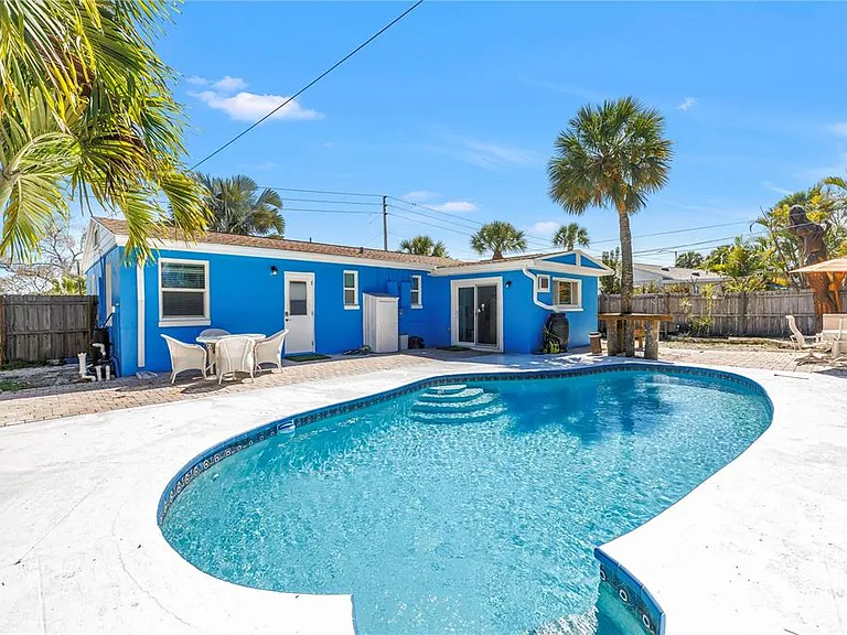 6892 Gulf Winds Dr #2 — Photo 4