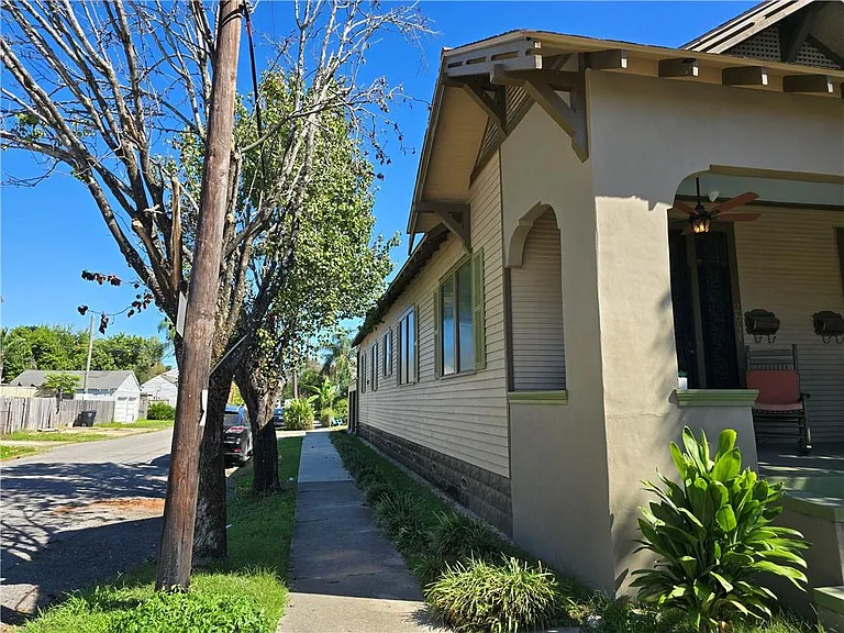 2839 Dabadie St — Photo 10