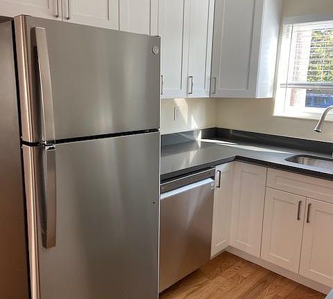 4th image of 850 Roble Ave APT A