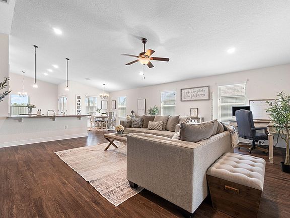 3rd image of 6083 Redberry Dr