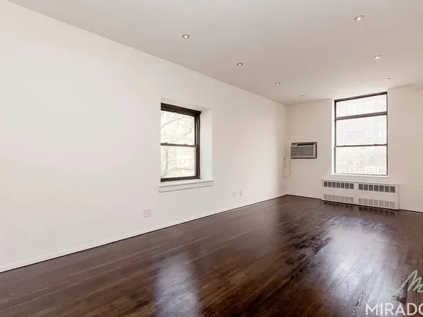 304 East 20th Street image 1 of 6