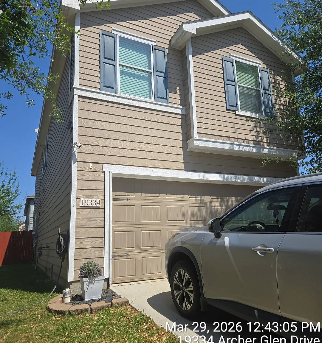 3 bed, 2.5 bath, 1951 sqft, $850 — Photo 1