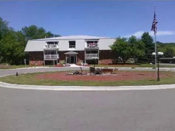 6716 Cascade Rd SE #40, Grand Rapids, MI 49546