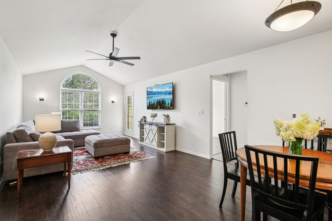Oakmonte Blvd-S0108-008.jpg