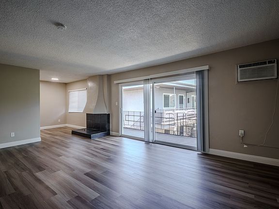 4th image of 922 Park Cir #4