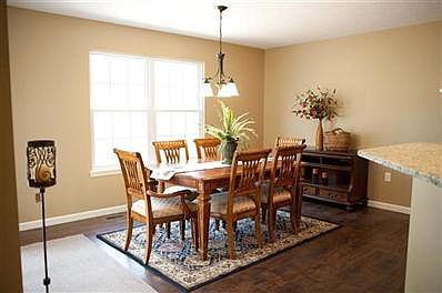 5th image of 203 Nottinghill Ln
