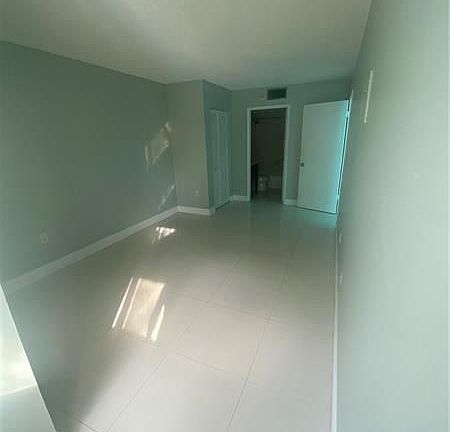 4th image of 800 N North Miami Blvd
