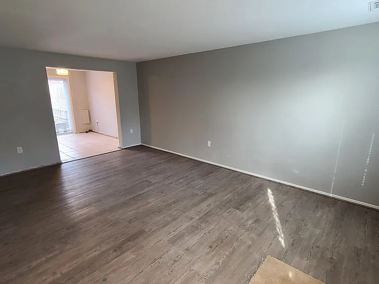 10724 Lester St — Photo 5