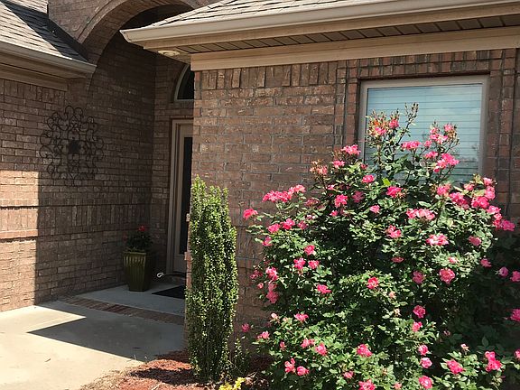 3rd image of 1672 White Oak Cir