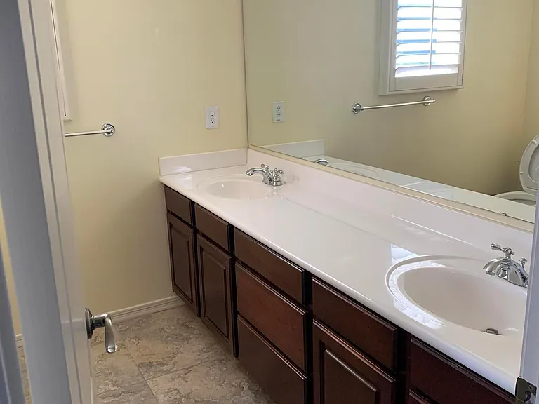 2219 E Wisteria Dr — Photo 26