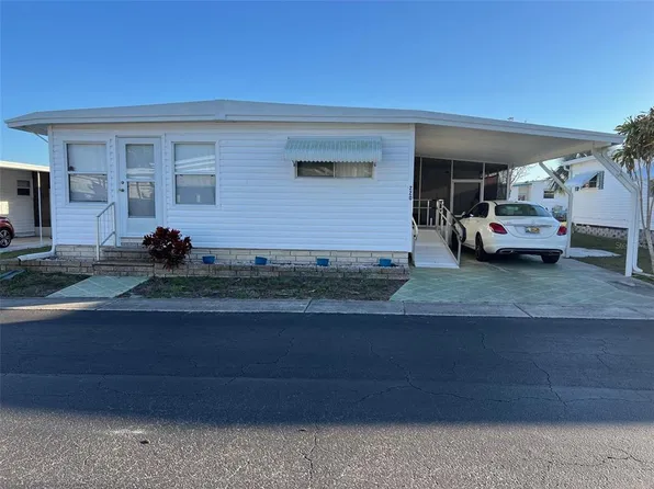 220 Royal Palm Cir, Largo, FL 33778