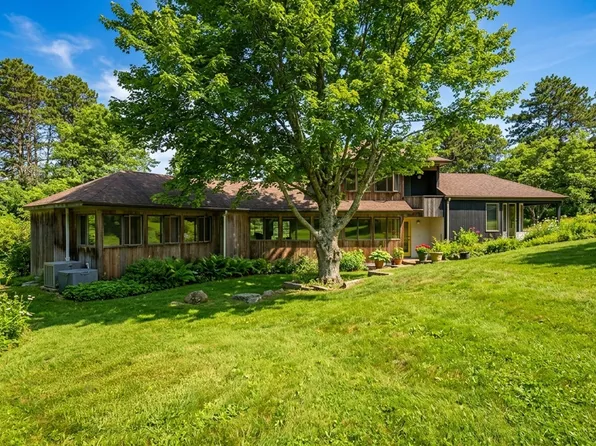 45 Blackwatch Ct, Southampton, NY 11968