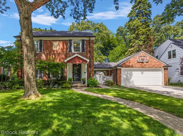 13356 Winchester Ave, Huntington Woods, MI 48070