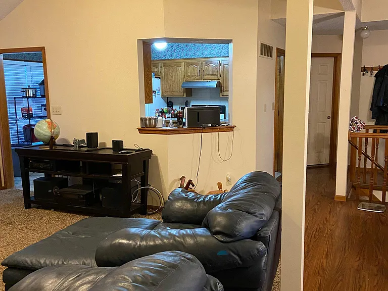 1705 Park Ln — Photo 2