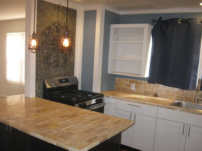 140 North Ave — Photo 3