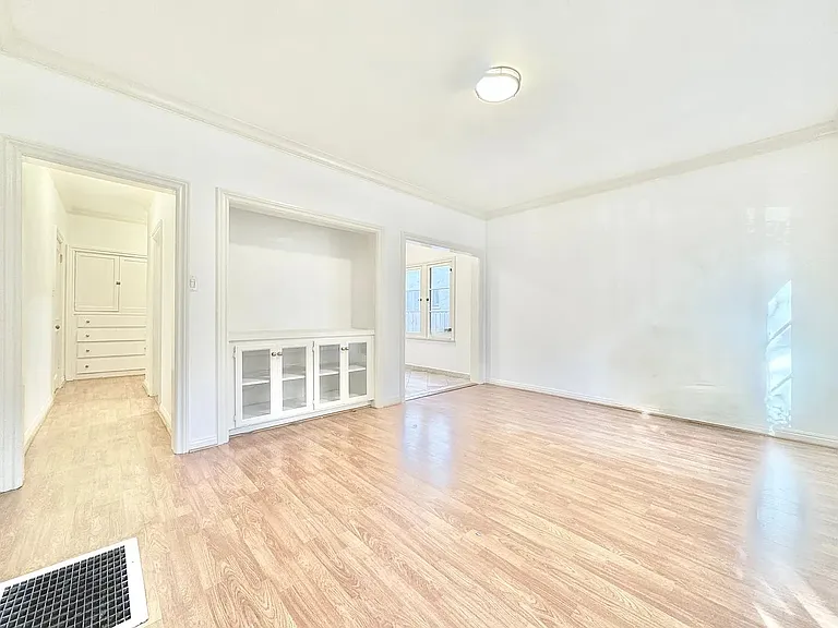 Reeves Apartments — Photo 10