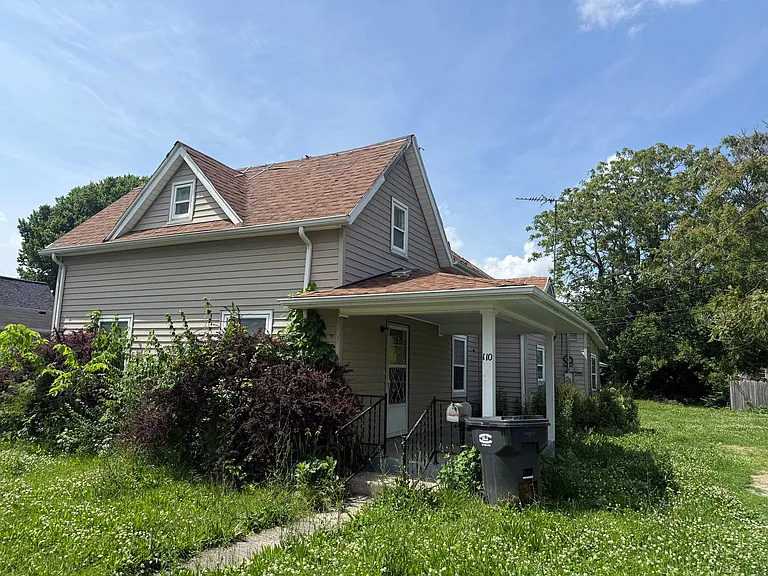 110 E Jackson St — Photo 16
