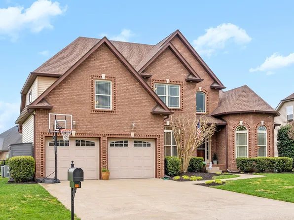 1069 Willow Cir, Clarksville, TN 37043