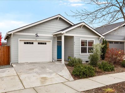 71 William Way, Talent, OR, 97540