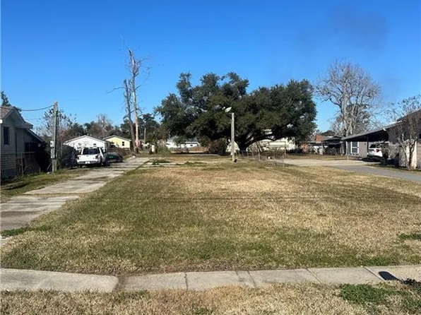 117 Vans Ln, Destrehan, LA 70047