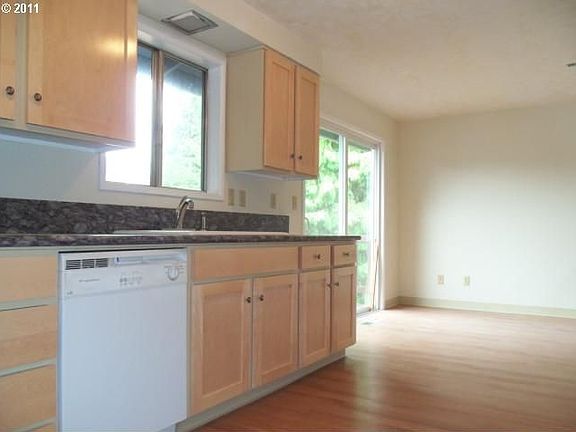 5th image of 10009 SE Helena St