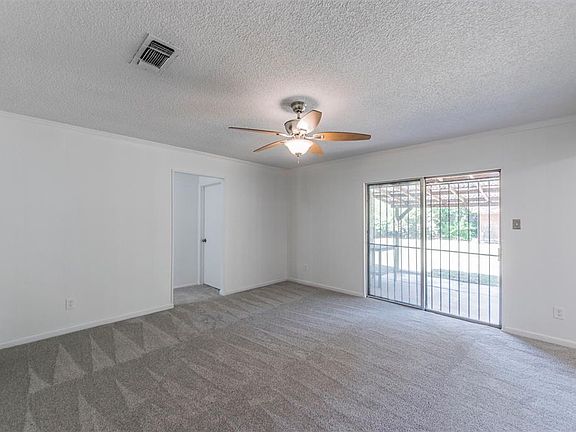 3rd image of 2029 Hemlock Dr