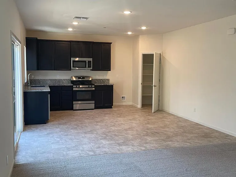 1538 Gauntlet Dr — Photo 3