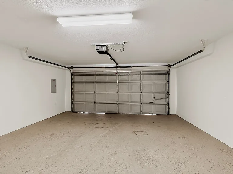 711 Windmill Dr — Photo 32