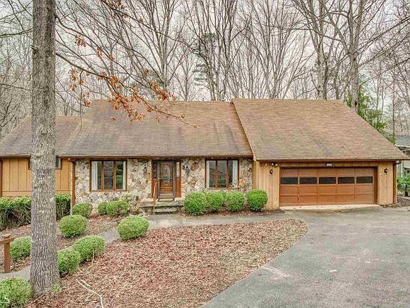 2nd image of 1442 Lakeshore Cir