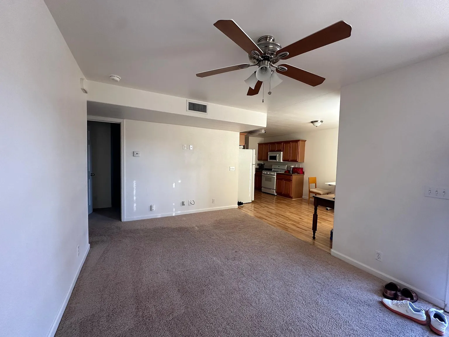 2 bed, 830 sqft, $1,050 — Photo 2