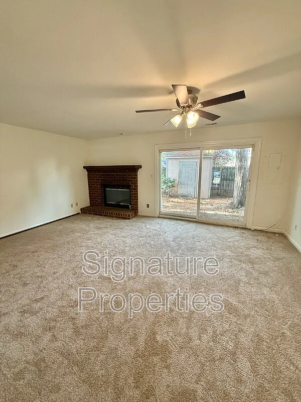 3 bed, 2.5 bath, 1280 sqft, $2,300 — Photo 3
