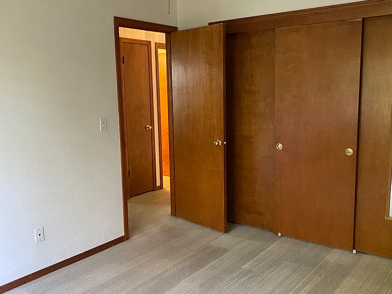 577 Oregon St — Photo 7
