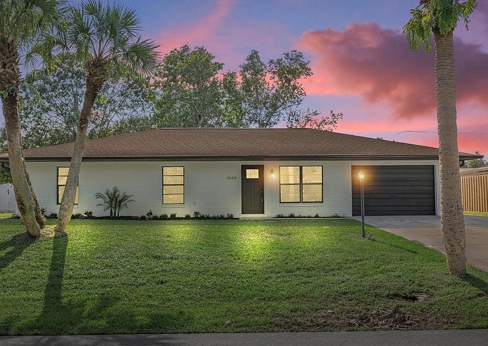 1st image of 2608 Royal Palm Dr